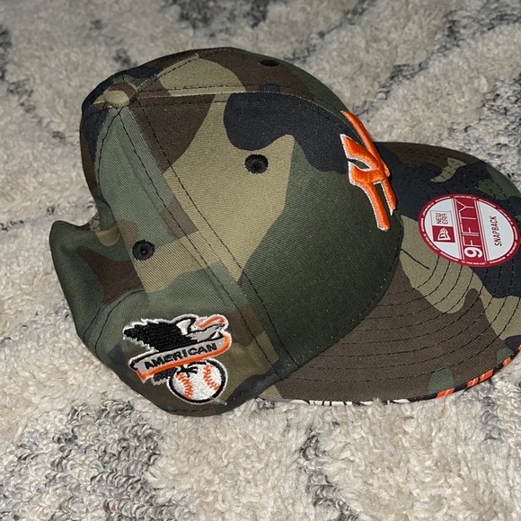New era vintage  Camo dead stock SnapBack Hat - Picture 2 of 8